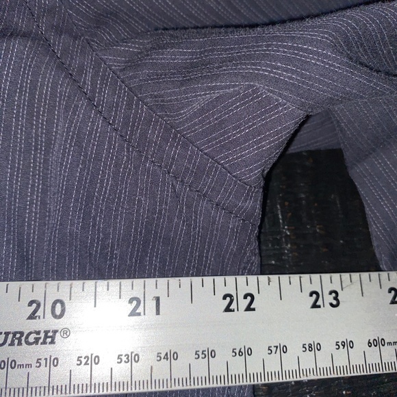 Lacoste Dress Shirt in Excellent Condition - Picture 4 of 5